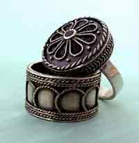 Wire decorated rings